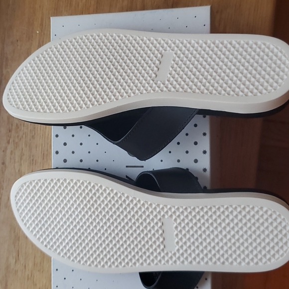 Sandals - Picture 5 of 5